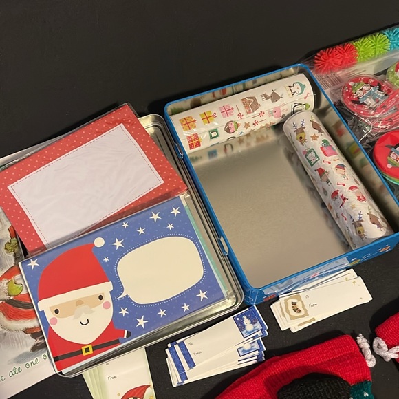 Christmas CD’s w/Read Along Books, Knit Gift Bags, Letters to Santa Kit & Tags - Picture 6 of 16